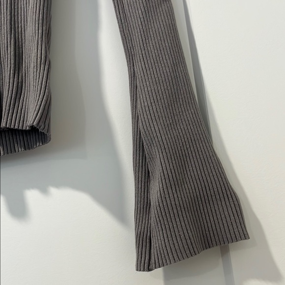 Gray Ribbed Long Sleeve Top - Picture 2 of 5
